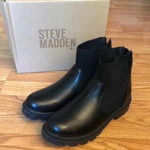 STEVE MADDEN KIDS’ MOCHA LUG CHELSEA BOOTS
